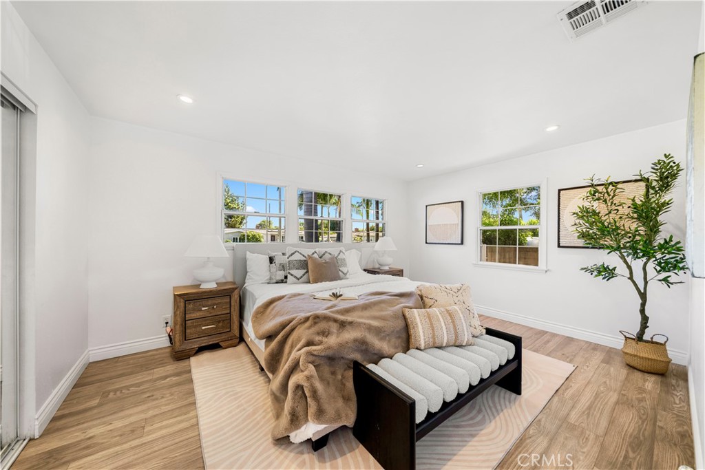 925 E Florence