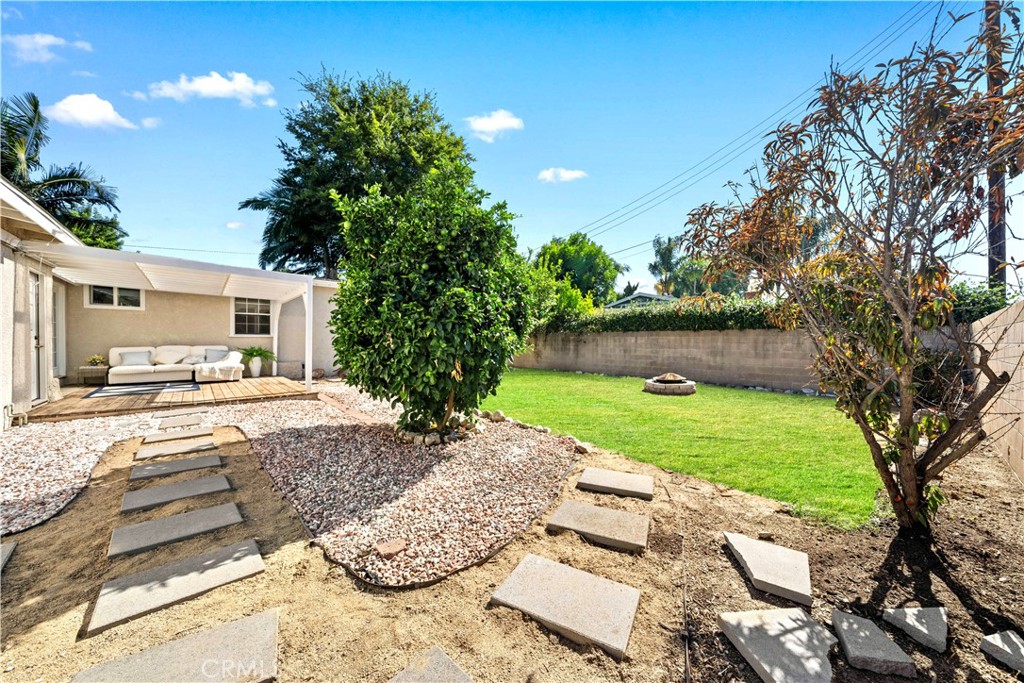 925 E Florence