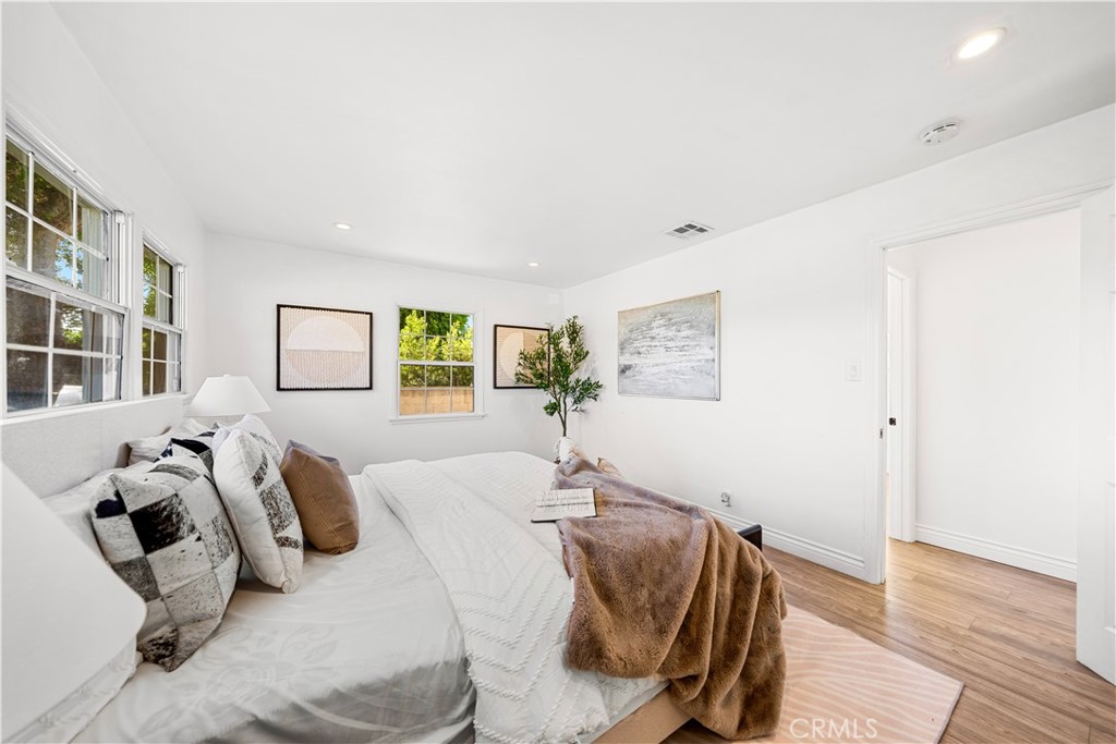 925 E Florence