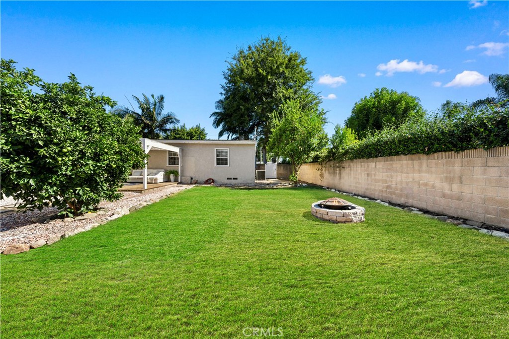 925 E Florence