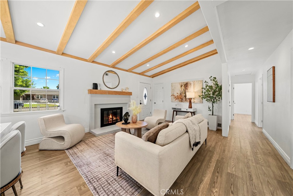 925 E Florence