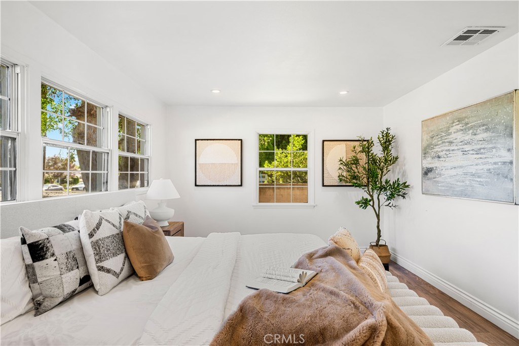 925 E Florence