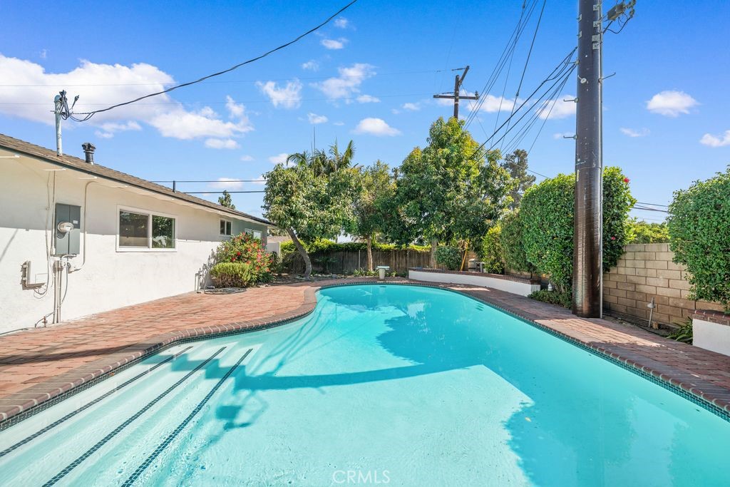 1314 Ameluxen Ave