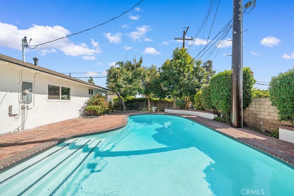 1314 Ameluxen Ave