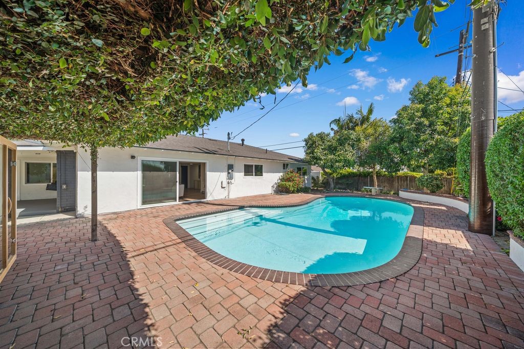 1314 Ameluxen Ave