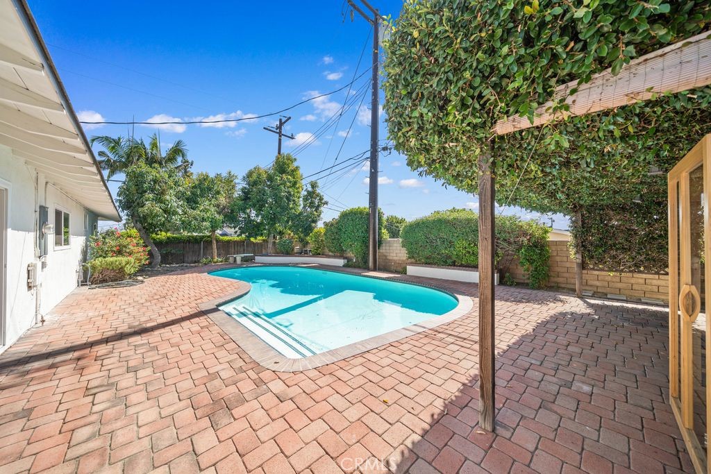 1314 Ameluxen Ave