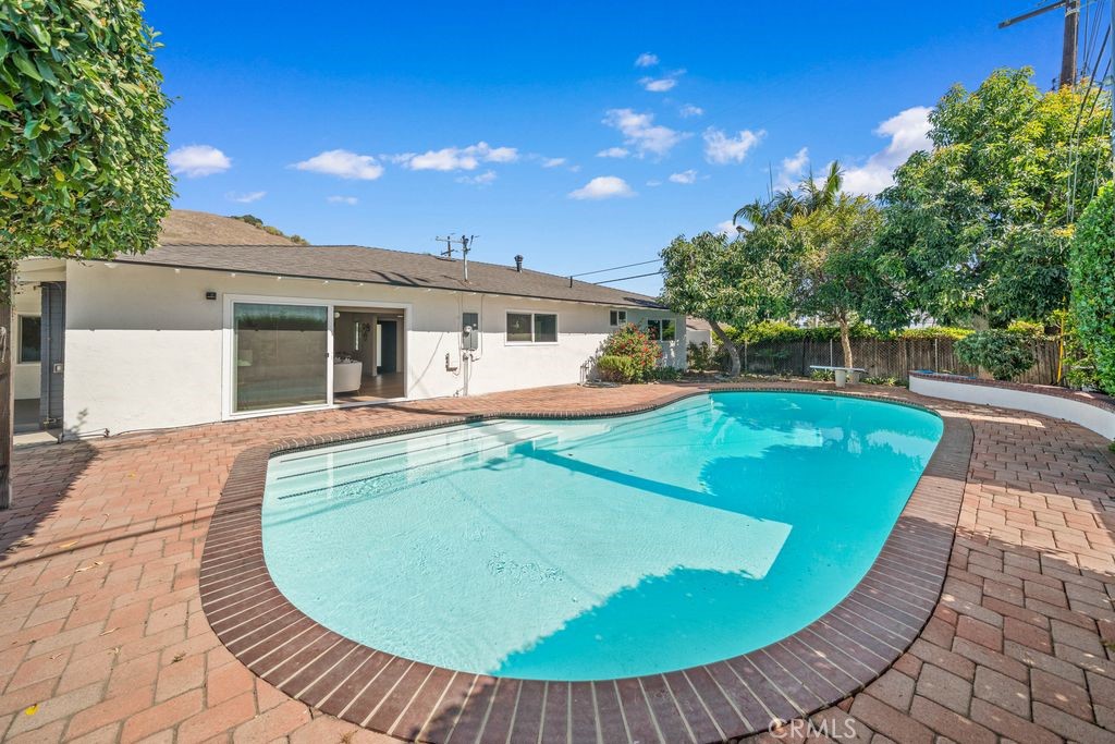 1314 Ameluxen Ave