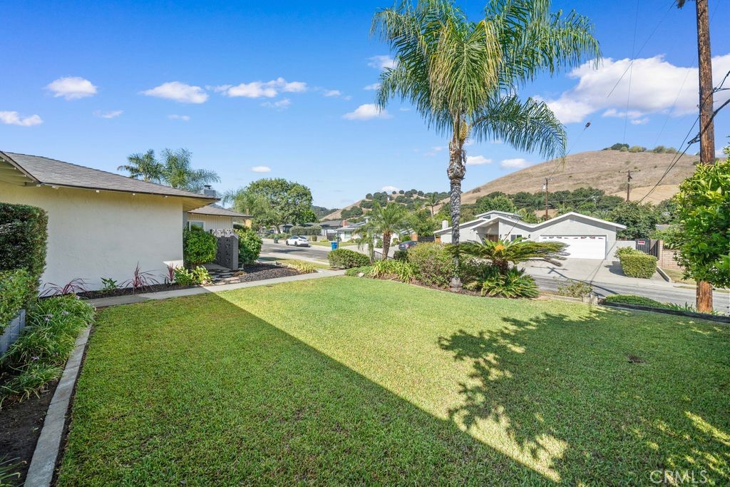 1314 Ameluxen Ave
