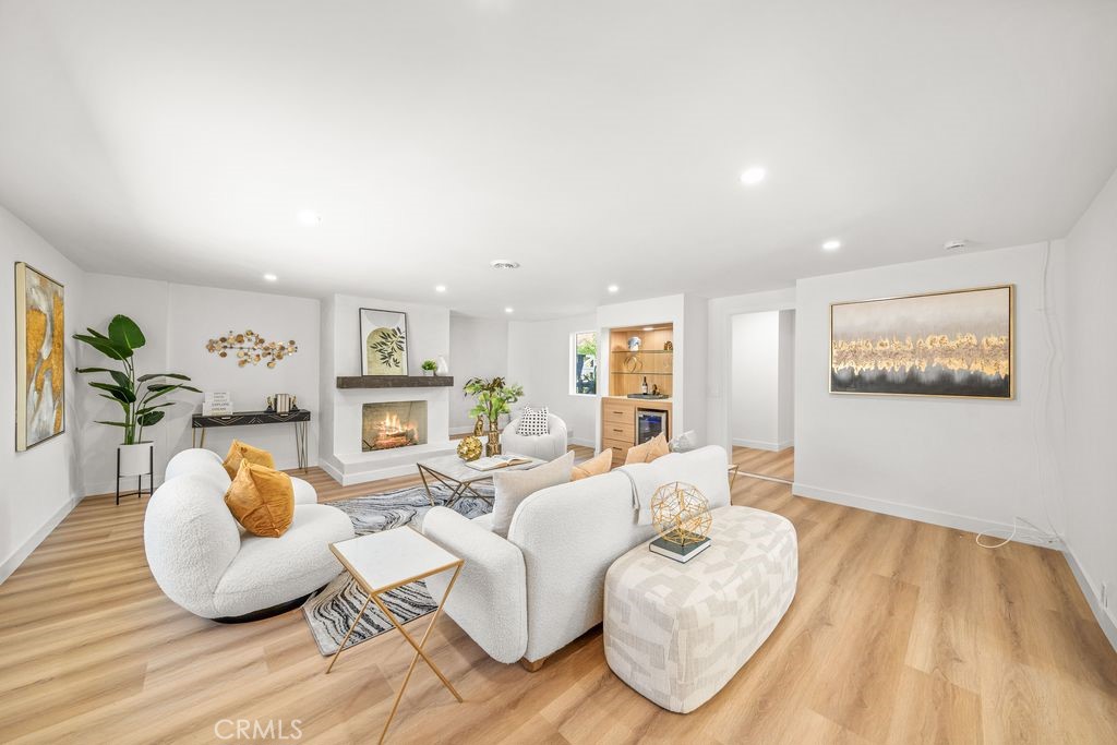 1314 Ameluxen Ave