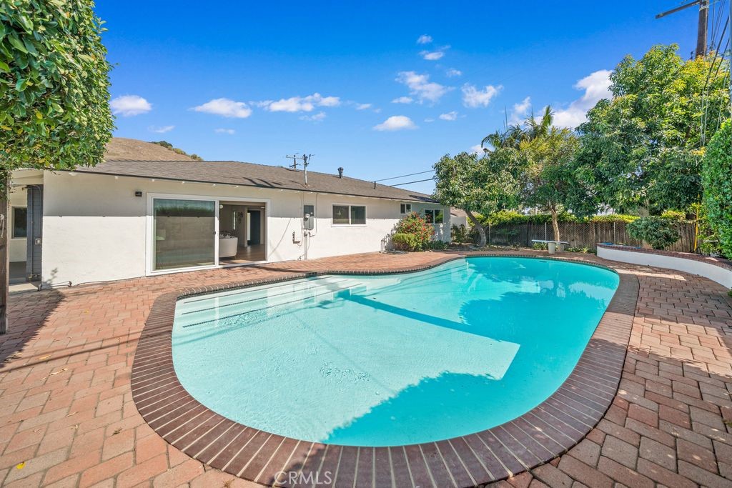 1314 Ameluxen Ave