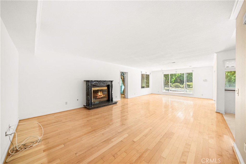 906 N Bridle Path Lane