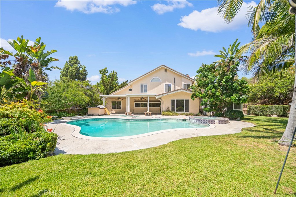 906 N Bridle Path Lane
