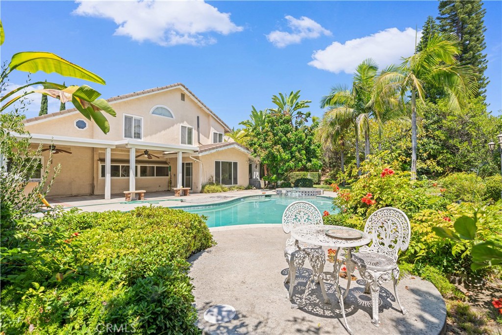 906 N Bridle Path Lane