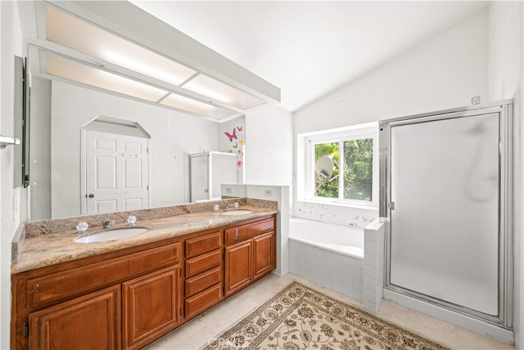906 N Bridle Path Lane