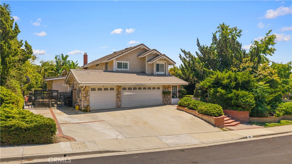 906 N Bridle Path Lane