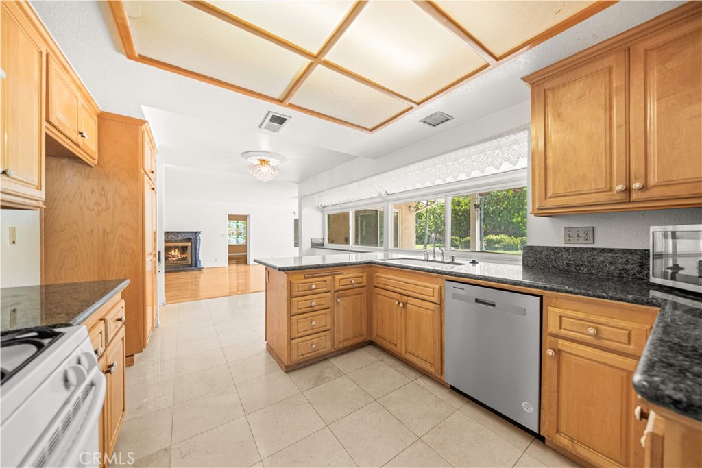 906 N Bridle Path Lane