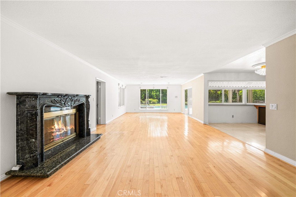 906 N Bridle Path Lane