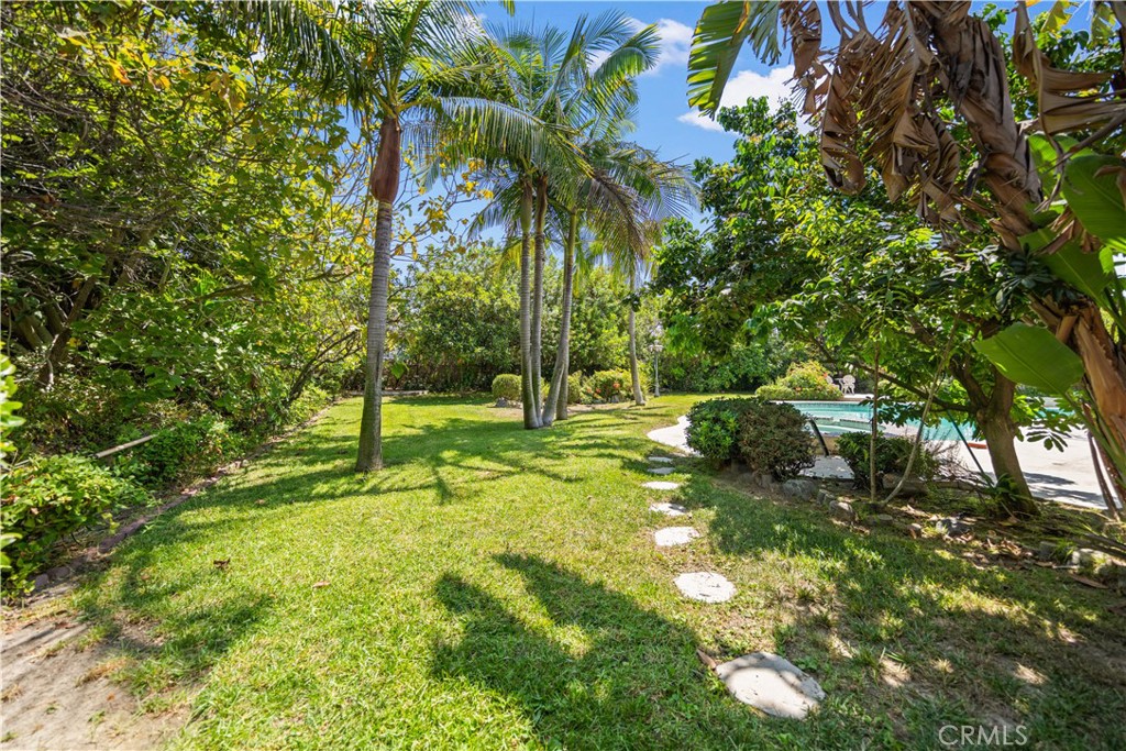 906 N Bridle Path Lane