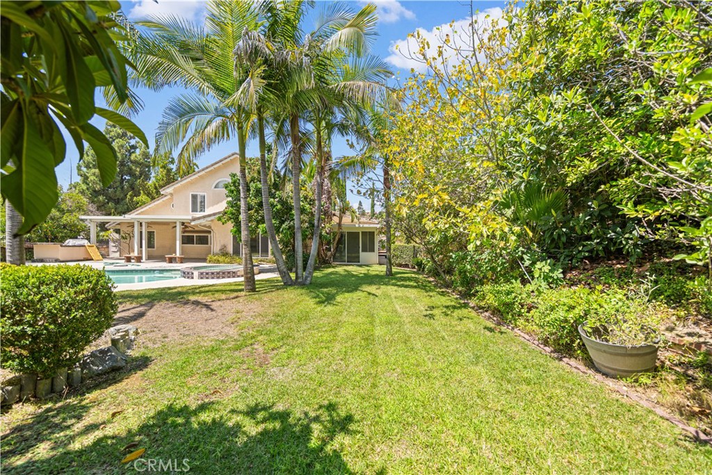 906 N Bridle Path Lane