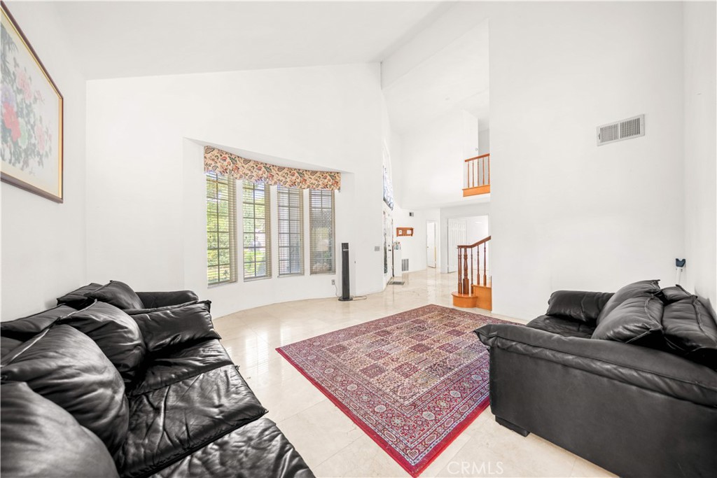 906 N Bridle Path Lane