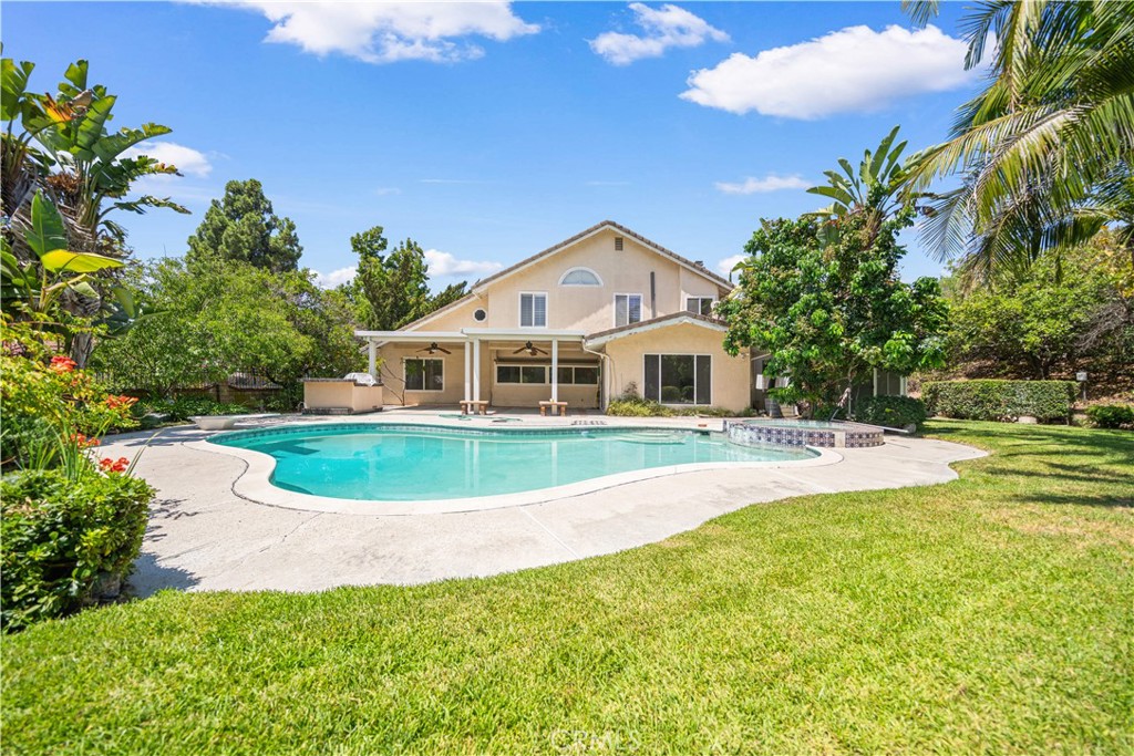 906 N Bridle Path Lane