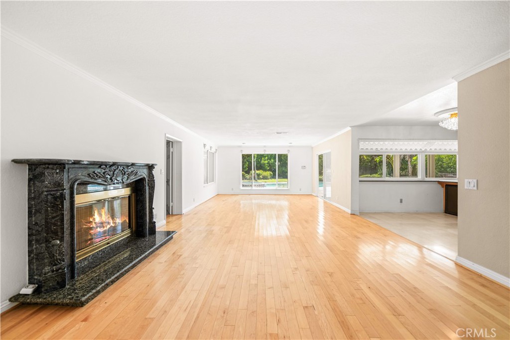 906 N Bridle Path Lane