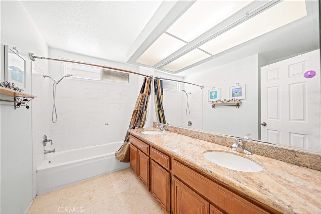 906 N Bridle Path Lane