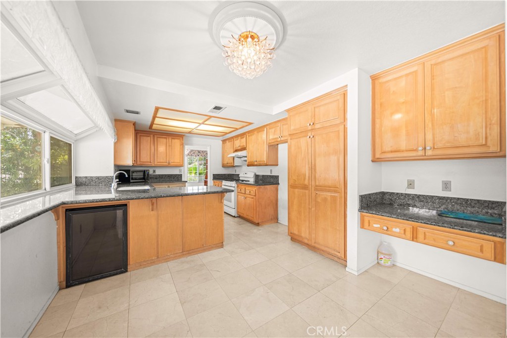 906 N Bridle Path Lane