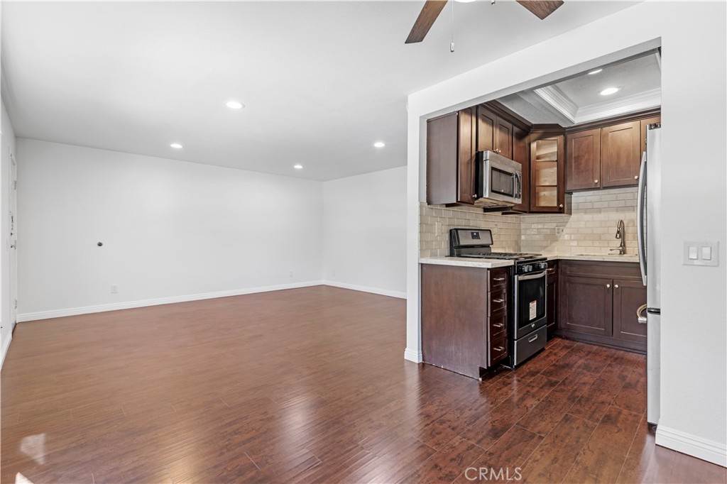 800 Grand ave A12