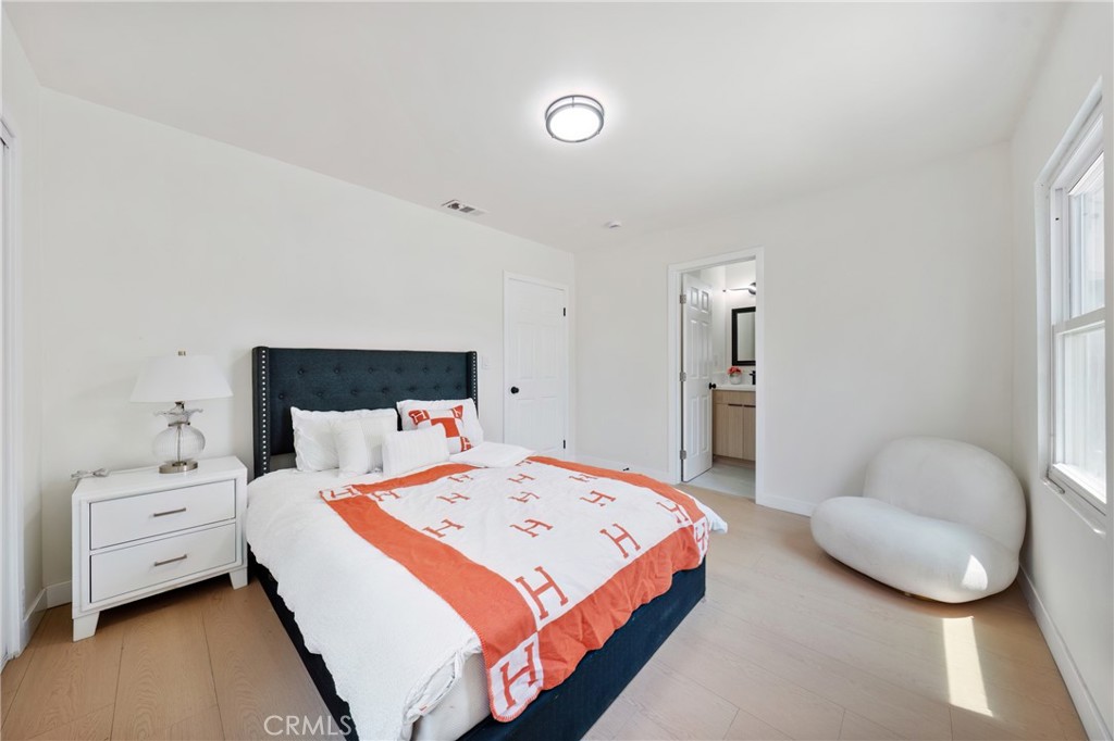 1132 W 55th Street