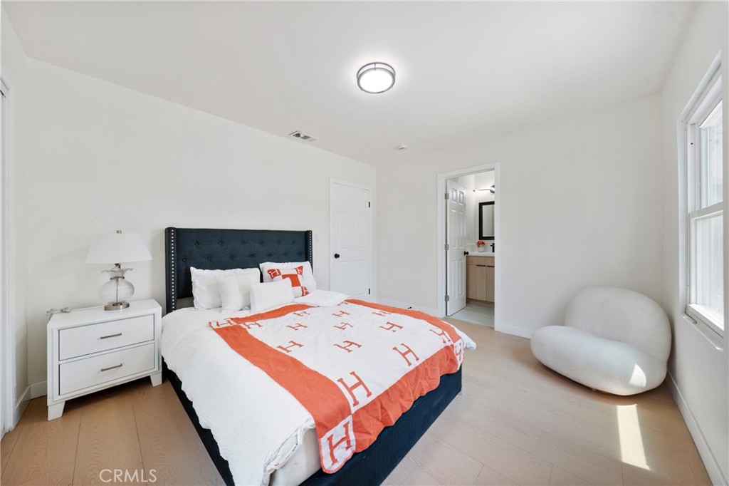 1132 W 55th Street