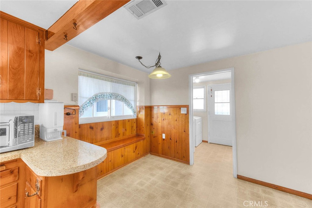 564 N Armel