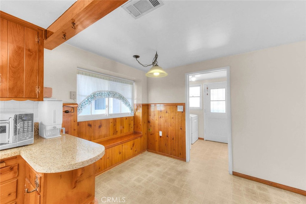 564 N Armel
