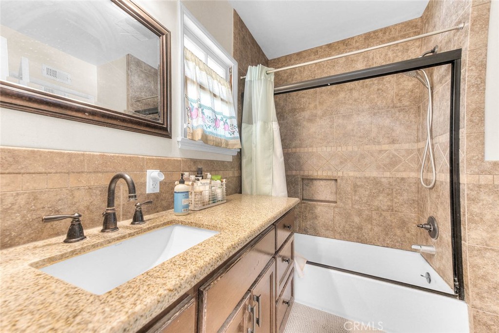 564 N Armel