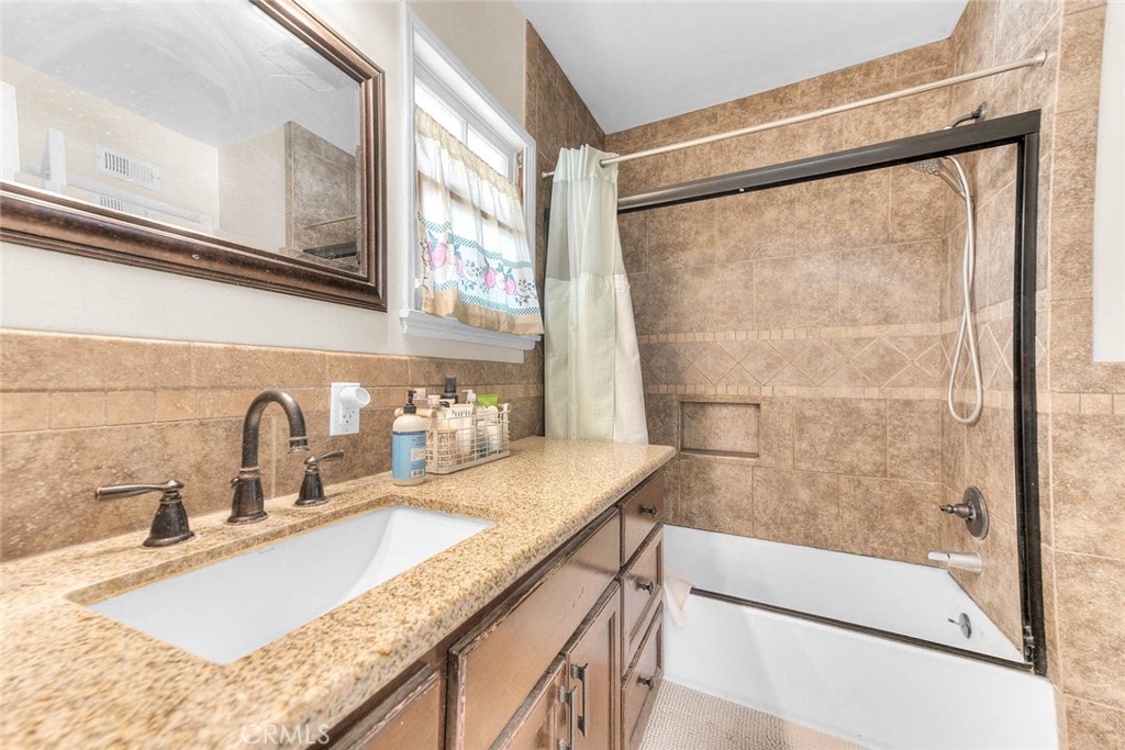 564 N Armel