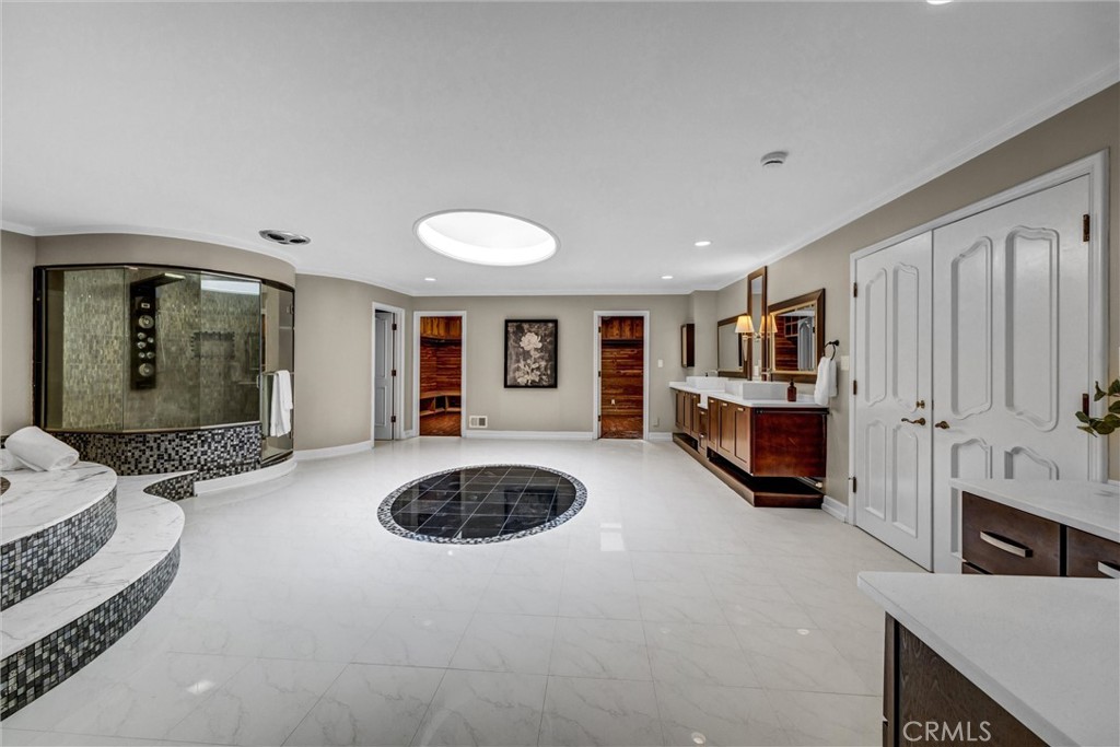 81 Royal Saint George Road