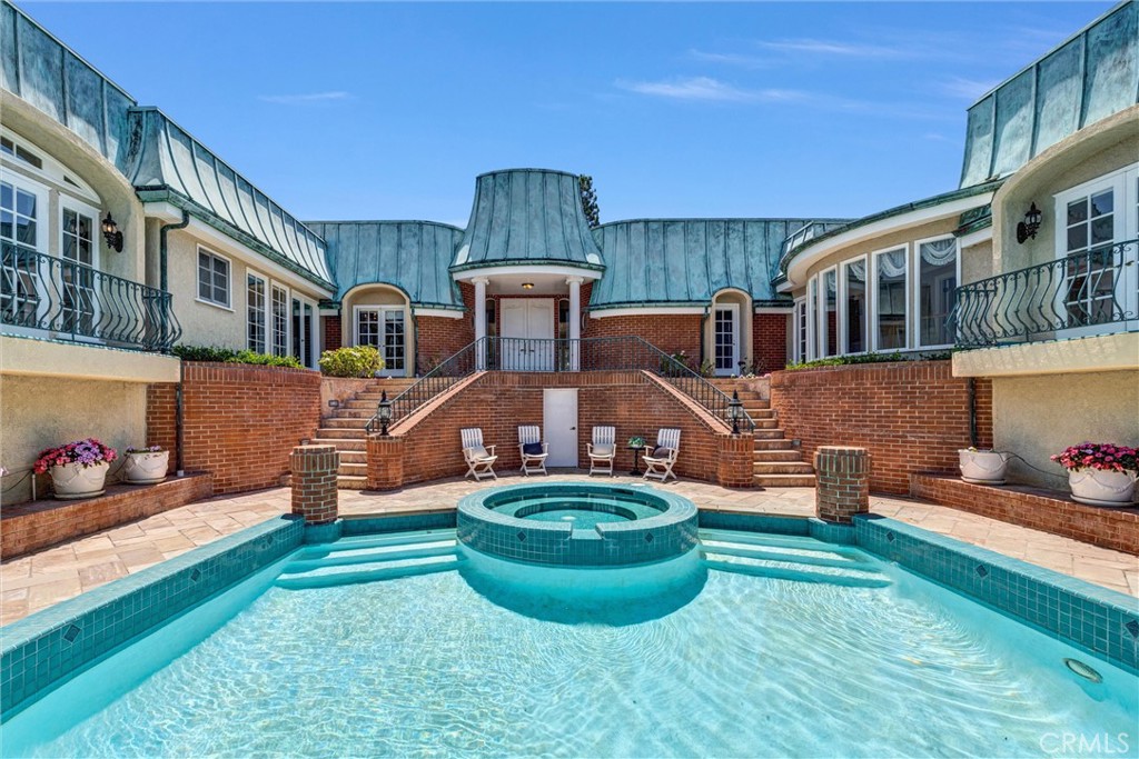 81 Royal Saint George Road