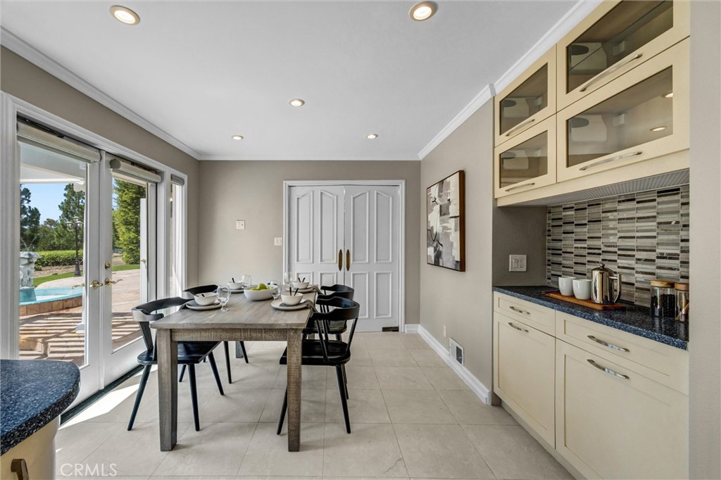 81 Royal Saint George Road
