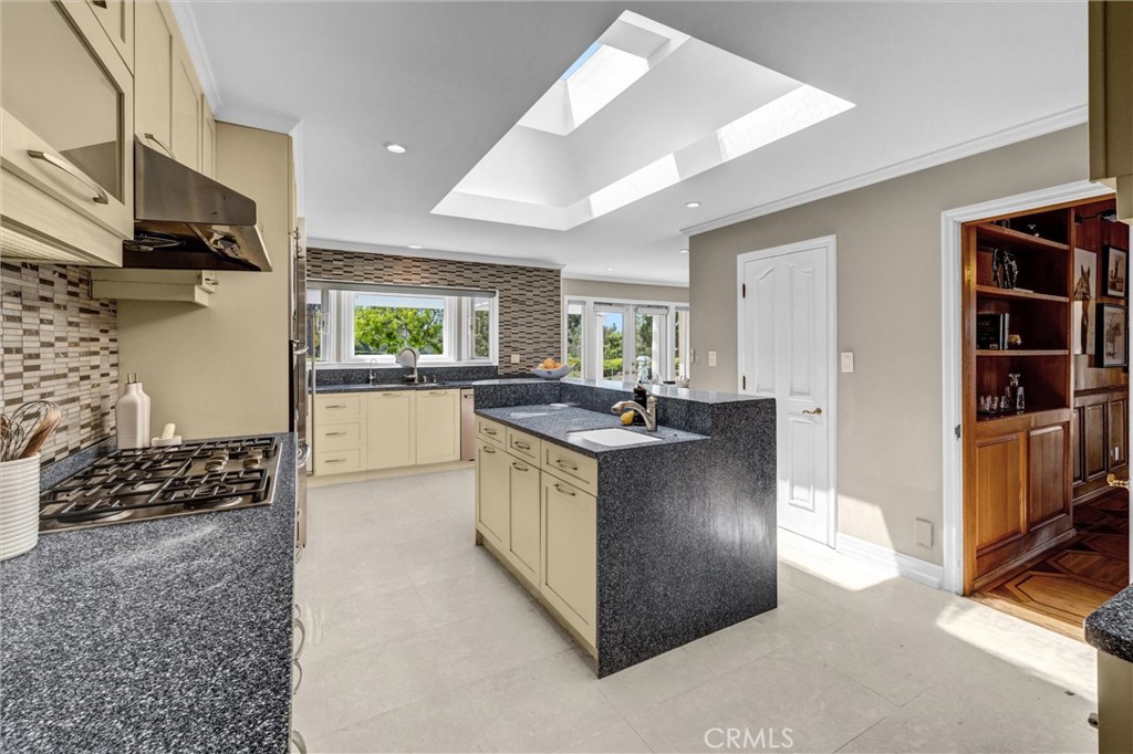 81 Royal Saint George Road