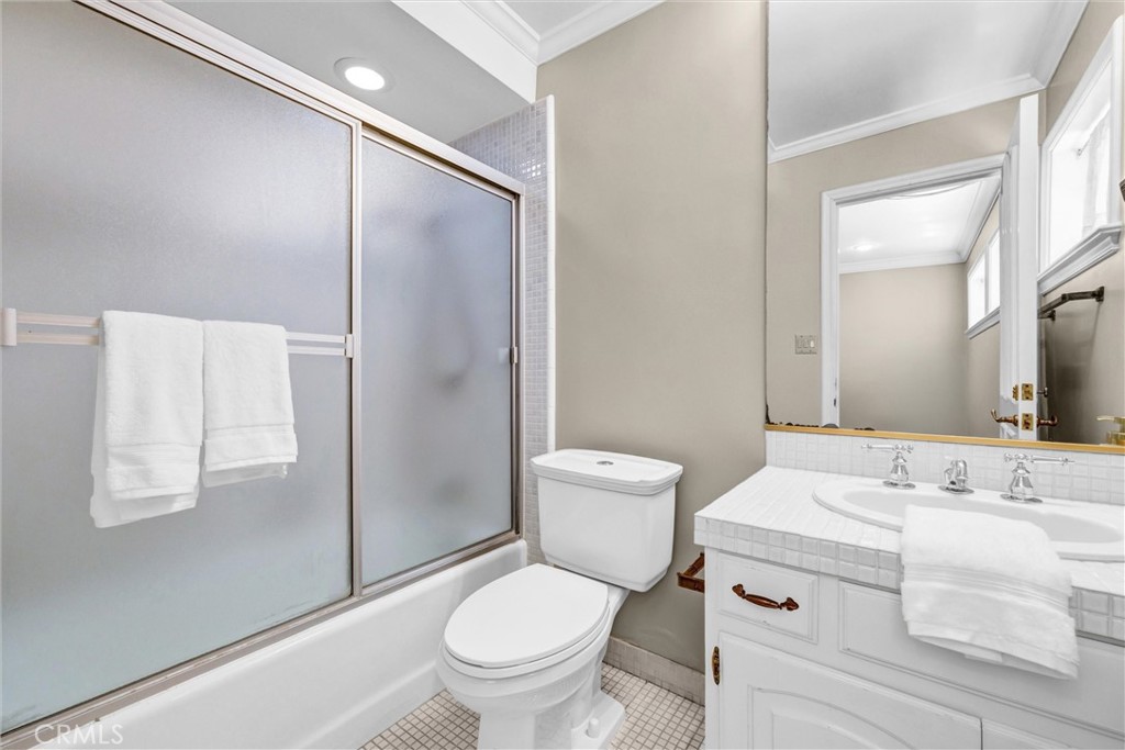 81 Royal Saint George Road