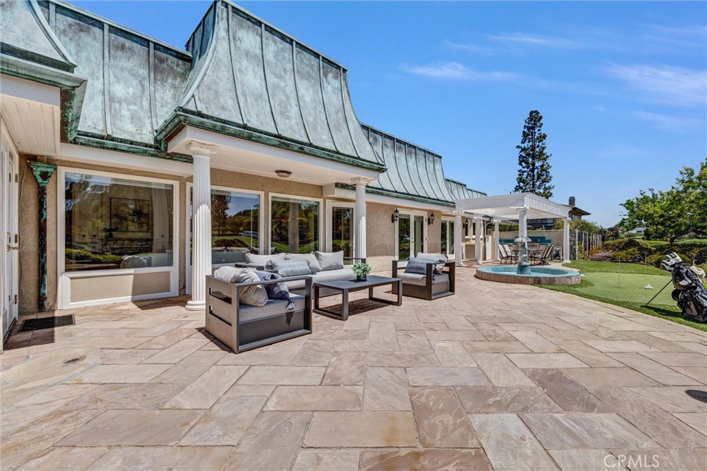 81 Royal Saint George Road