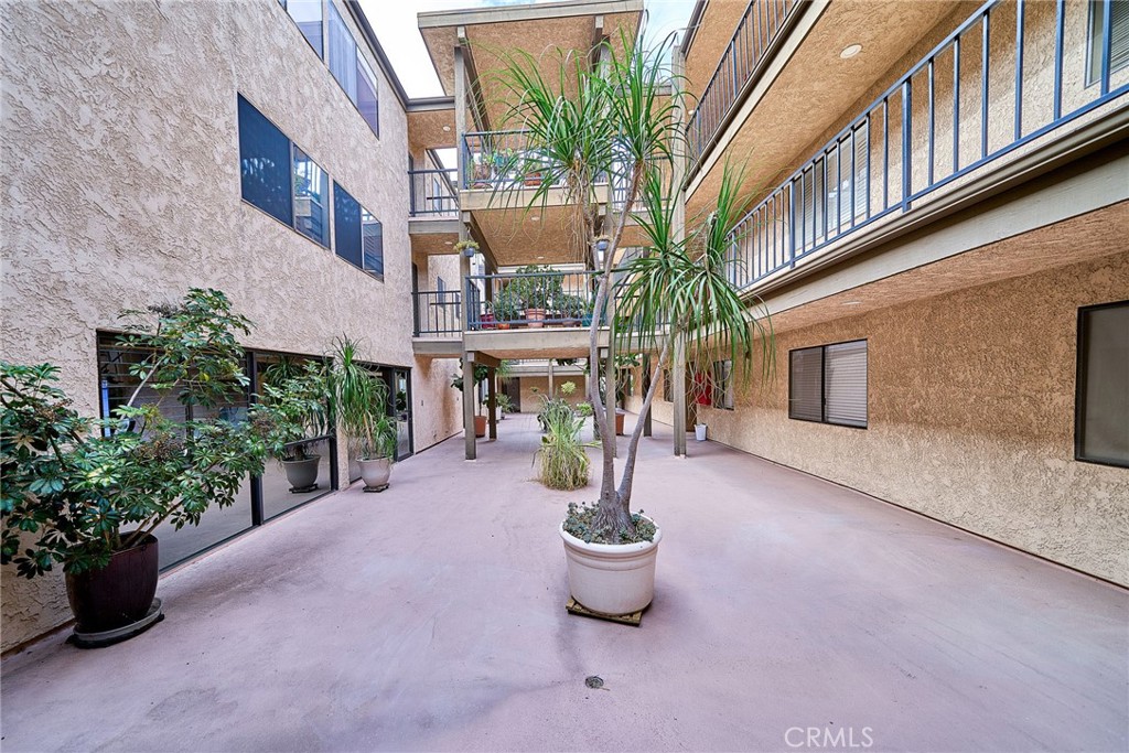 605 Redondo Avenue 203