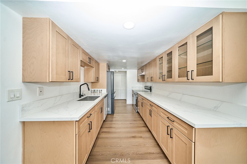 605 Redondo Avenue 203