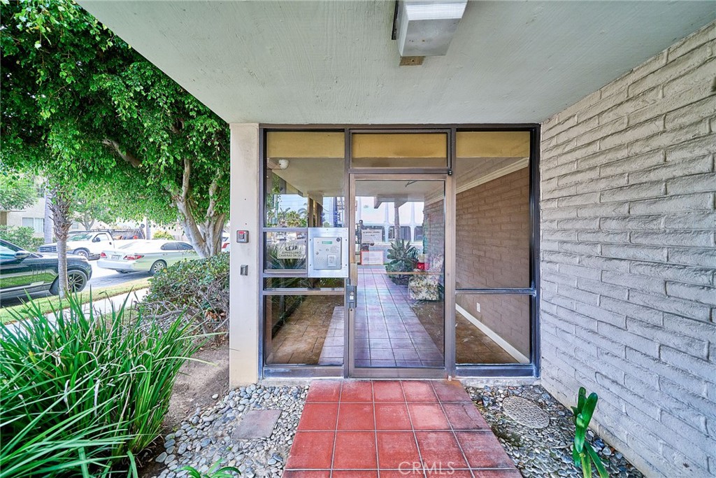 605 Redondo Avenue 203