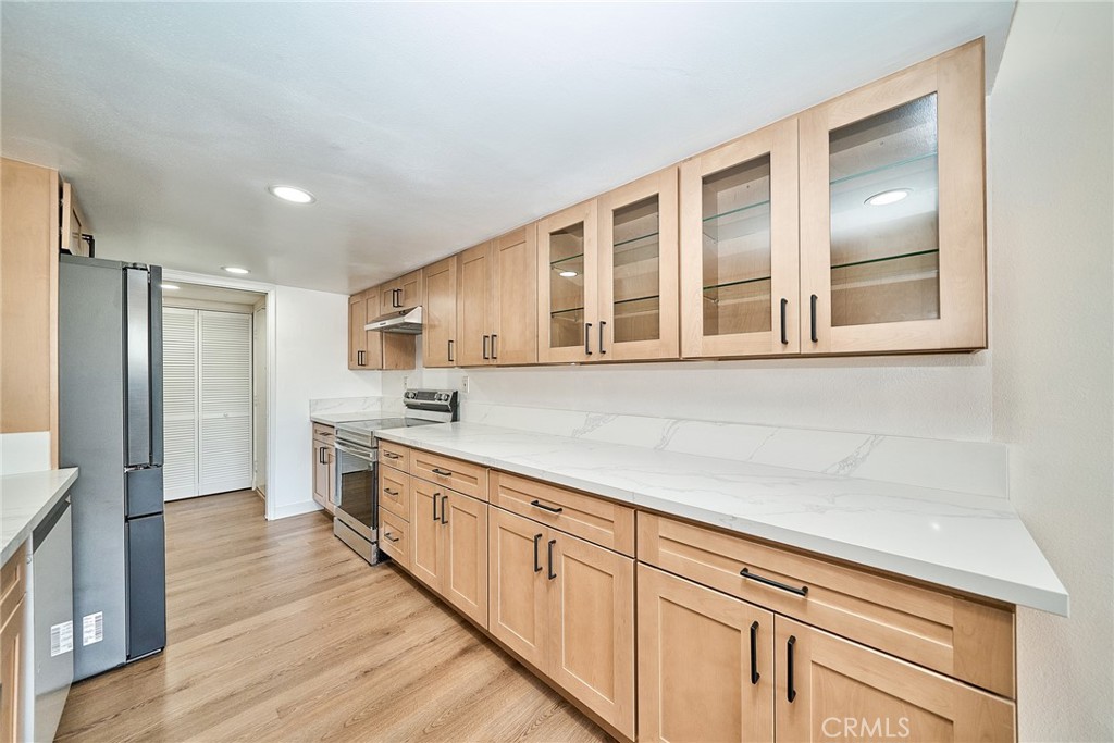605 Redondo Avenue 203