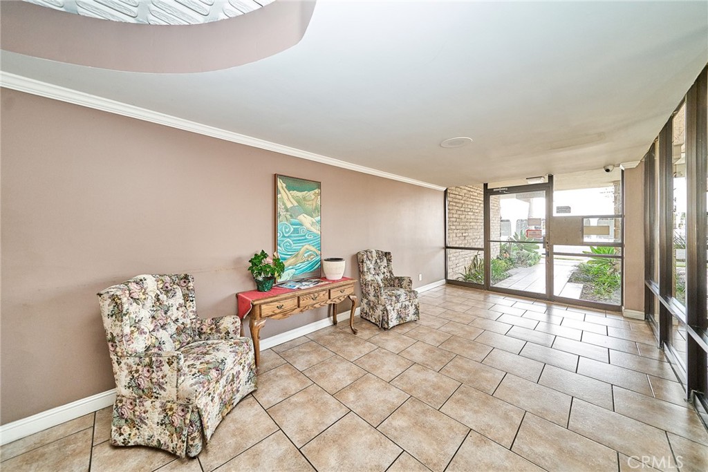 605 Redondo Avenue 203