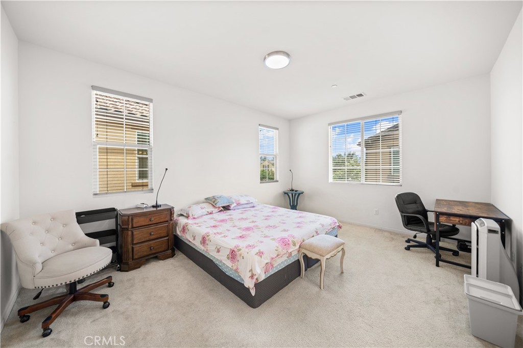 5564 Valencia
