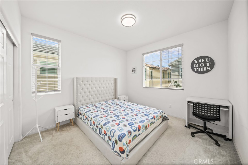 5564 Valencia