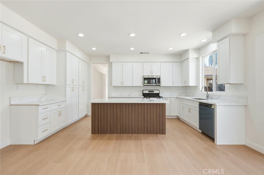 25868 Boulder Rock Pl