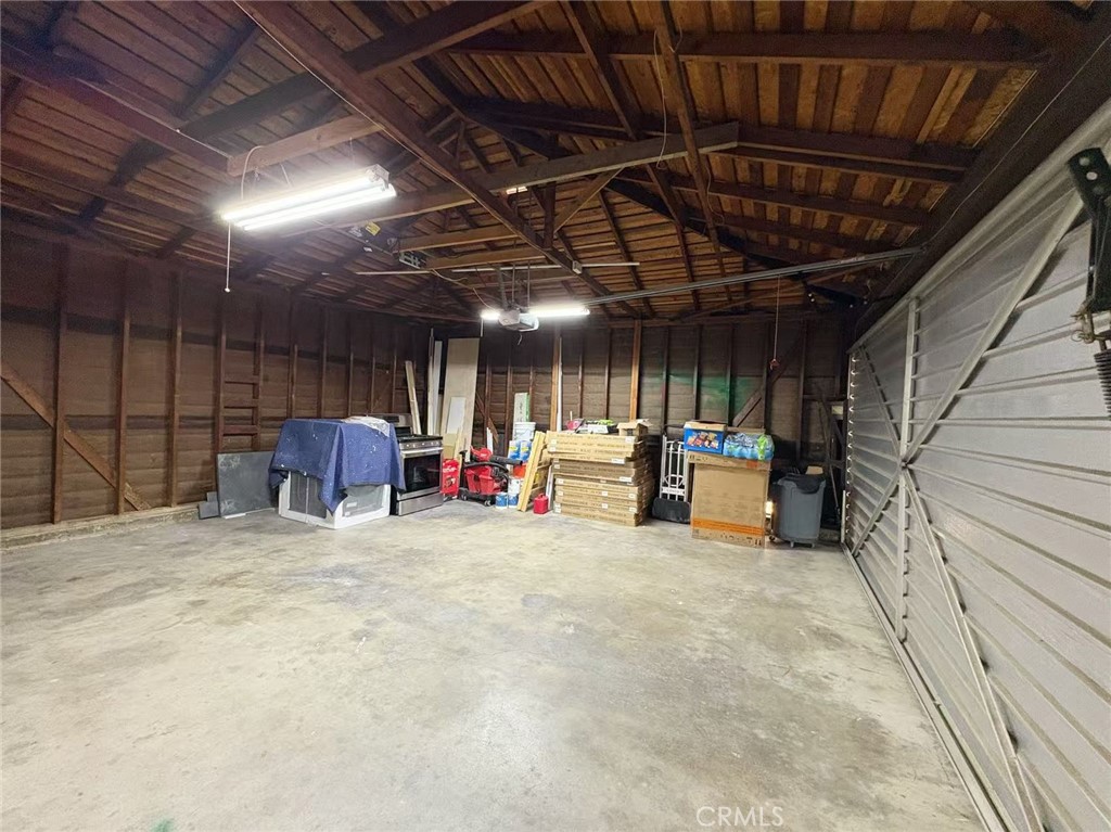 883 E Leadora